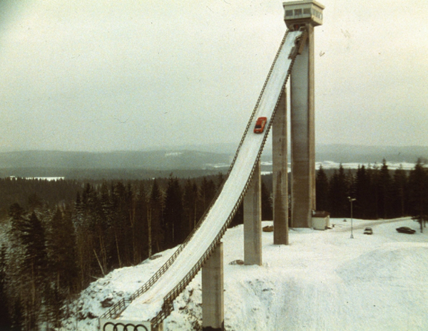 아우디 100 CS 콰트로의 카이폴라(Kaipola) 스키점프대 성공적 등반